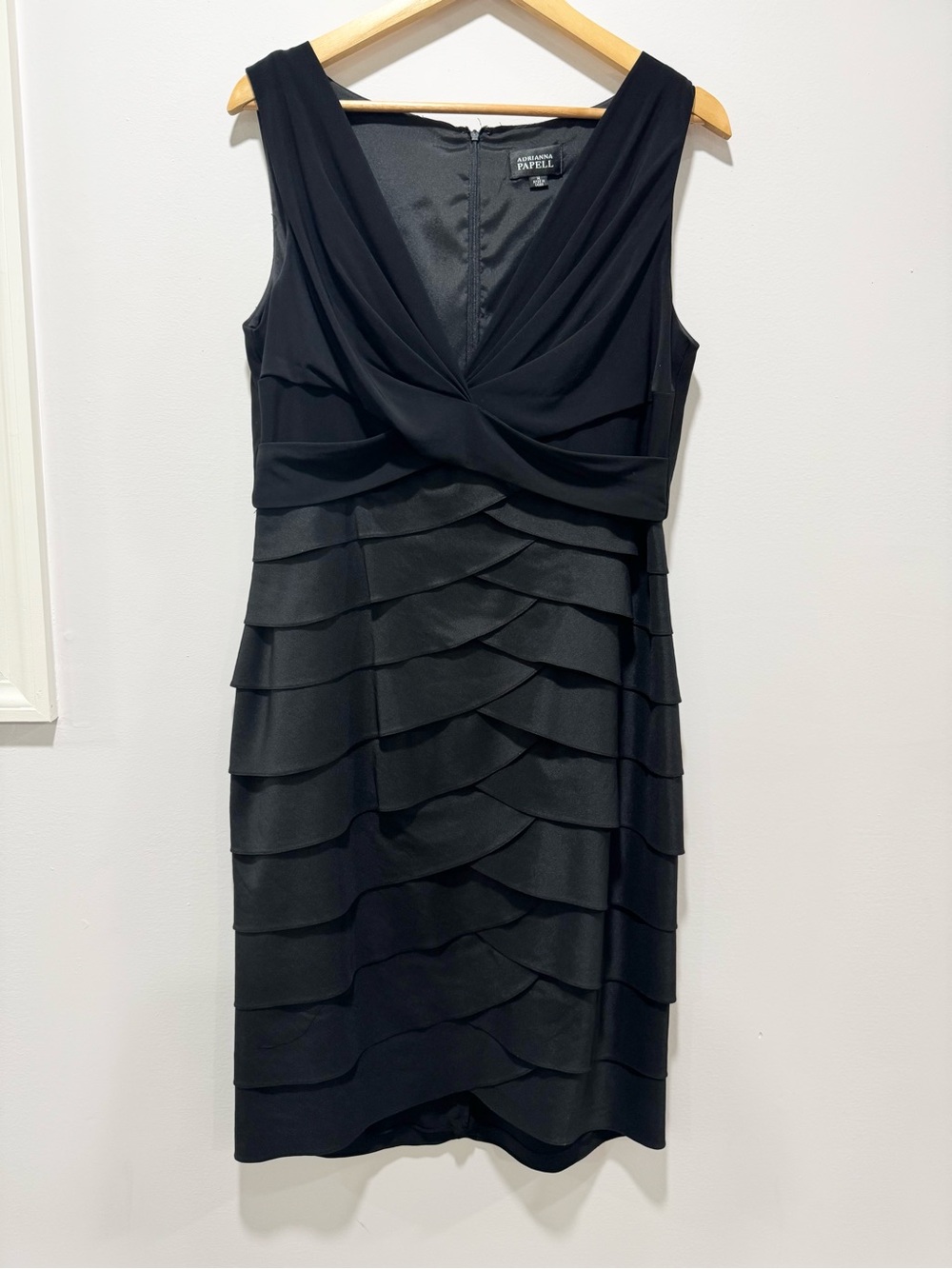 Adrianna Papell Black Tiered Ruffle Sheath Dress V-Neck Cocktail Size 14 - Picture 1 of 3